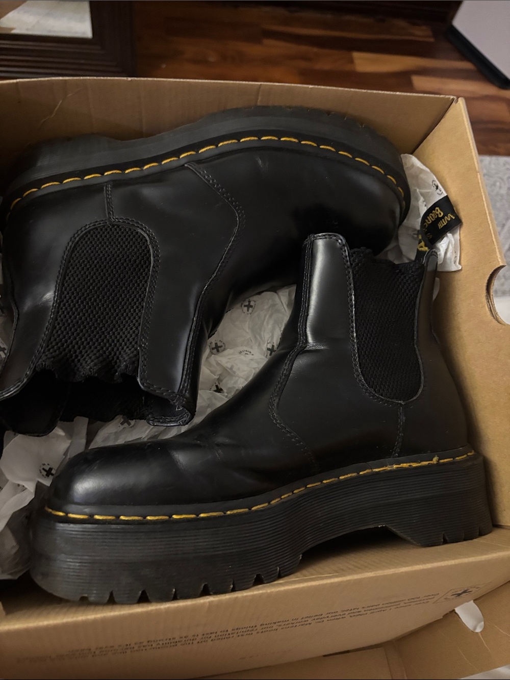 Dr. Martens 2976 Quad Platform Chelsea Boots Black Leather Women’s 9